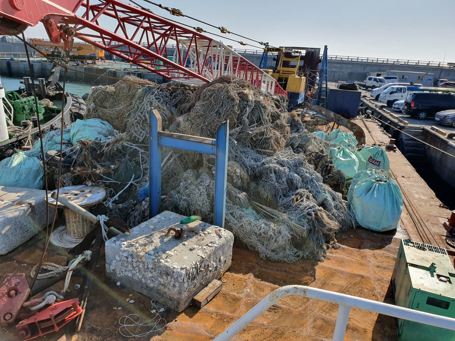 해양환경공단, 전국 해양 침적쓰레기 약 2천 8백 톤 수거 - 첨부파일(_1. 해양폐기물 수거 사업 현장.jpg)