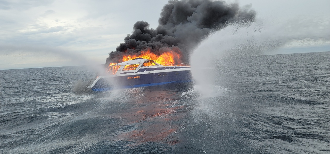 해양환경공단 제주지사, 해상 선박 화재 진압 - 첨부파일(1631256700354-1.jpg)